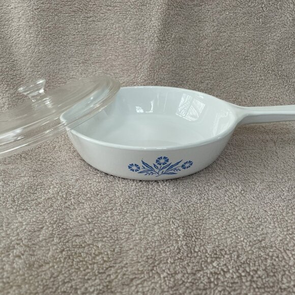 Corelle fry pan with Cover - Picture 1 of 3